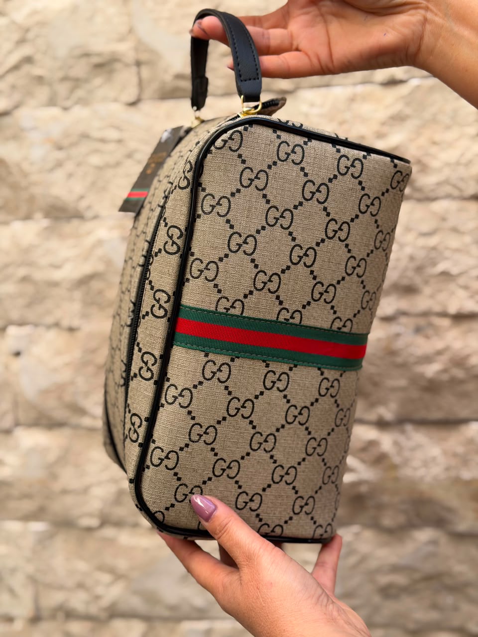 NECESSAIRE